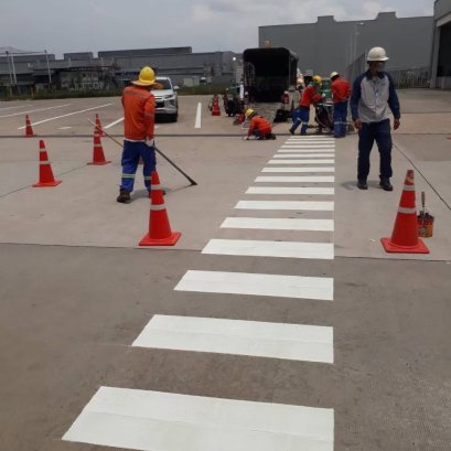 งานตีเส้นทางม้าลาย