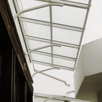 กันสาดแบบแขนค้ำ