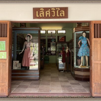 ตู้หุ่นโชว์เสื้อผ้าสตรีปูนพลาสเตอร์