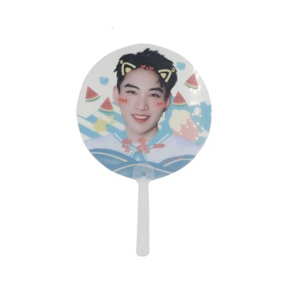 พัดพลาสติกพรีเมี่ยม สั่งผลิตพร้อมสกรีนหรือพิมพ์โลโก้บริษัท วัสดุพลาสติกคุณภาพดี ดีไซน์สวยงาม จับถนัดมือ มีหลากหลายสีสันและรูปทรงให้เลือก เหมาะสำหรับทุกความต้องการขององค์กร