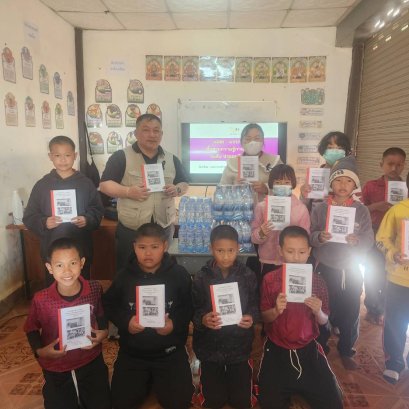 "พล.ต.ต.ประกอบ"นำทีมมูลนิธิพุทธรักษา ลงพื้นที่โรงเรียนตชด.ดูการเรียนการสอนภาษาอังกฤษ