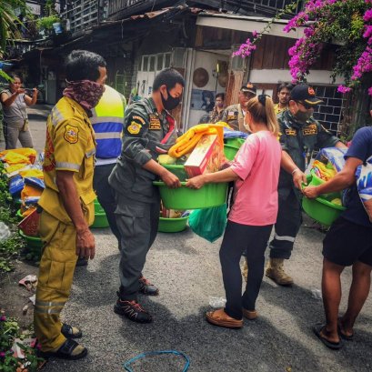 'ร่วมกตัญญู'ซับน้ำตาชาวบ้าน ลงพื้นที่ช่วยเหลือผู้ประสบอัคคีภัย