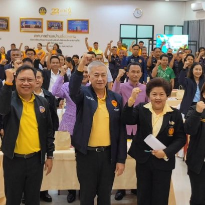 คณะสมาชิกวุฒิสภากลุ่มภาคใต้ตอนบน รับหนังสือร้องเรียนชาวบ้านพื้นที่สุราษฎร์ธานี