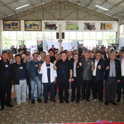 เครือข่ายเยาวชนฯบุกตึกวุฒิสภา จี้กมธ.พิจารณาร่าง พ.ร.บ.อากาศสะอาด 