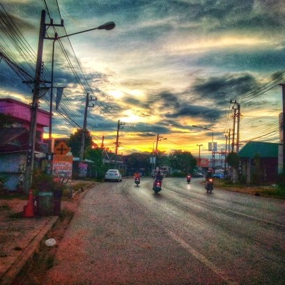 โลกสวยด้วย"มือถือ" งามอย่างไทย-เสาไฟฟ้าเสน่ห์2ข้างทาง