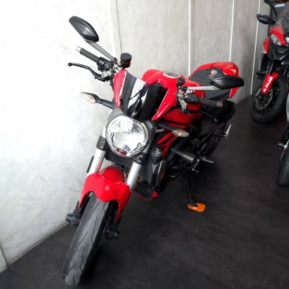 ducati monster1200 m1200 ซื้อขายรถดูคาติมือสอง ราคาถูก ducati for sale ของแต่ง อะไหล่แต่ง termignoni ท่อเทอมิ ปั๊มเบรมโบ้ brembo rcs กันสะบัดโอลิน ohlins กันล้ม evotech ท้ายสั้น