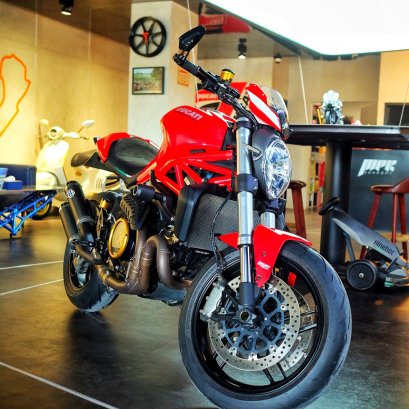 ducati monster821 m821 ซื้อขายรถดูคาติมือสอง ราคาถูก ducati for sale ของแต่ง อะไหล่แต่ง termignoni ท่อเทอมิ ครอบคลัชใส ปั๊มเบรมโบ้ brembo rcs กันสะบัดโอลิน ohlins การ์ดหม้อน้ำ motocrazy