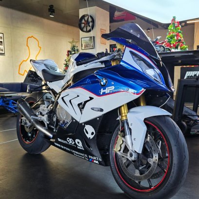 bmw s1000rr tricolor แท้ รถมือสอง ราคาถูก ฟรีดาวน์ ท่ออาคาโพวิค akrapovic ของแต่งรถ bigbike