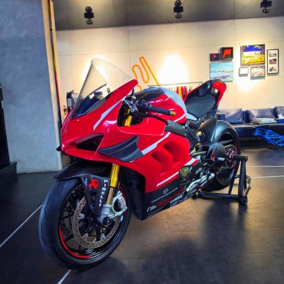 ducati panigale v4s มือสอง ท่ออาคาโพวิค แฟริ่ง v4r