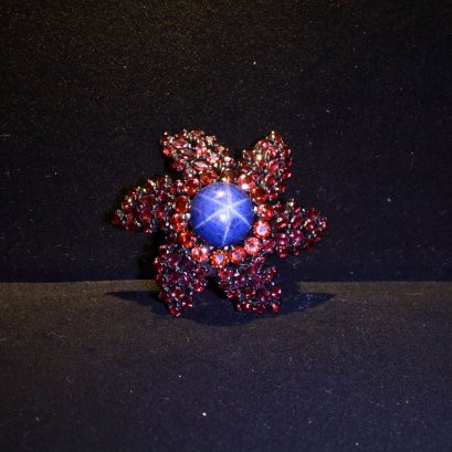 Tanusorn Natural Star Sapphire 28.51 carat Pendant Featuring a Sparkling Rhodolite Garnet Gemstone