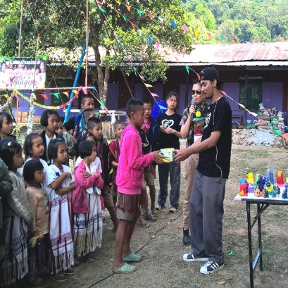 "สานฝัน วันสวย ช่วยเด็กด้อยโอกาส"  บ้านแม่หละคี จังหวัดตาก 