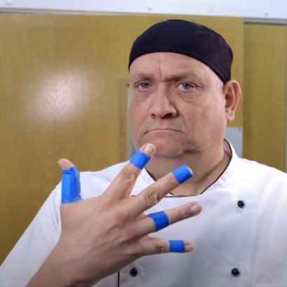 บลูพลาสเตอร์? ต่างจากพลาสเตอร์แบบอื่นยังไง ทำไมอุตสาหกรรมอาหารต้องใช้