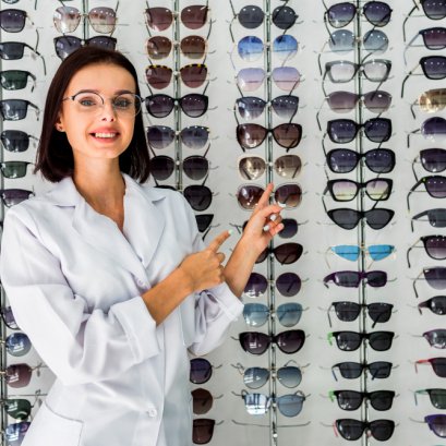 เปิดร้านแว่นตาในห้าง vs อาคารพาณิชย์ แบบไหนเหมาะกว่า? | Grandlondon Optical