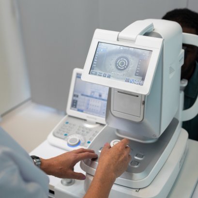 คอมวัดสายตาจำเป็นต้องมีในร้านแว่นหรือไม่? ประสบการณ์จาก Grandlondon Optical