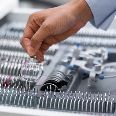 เครื่องมือวัดสายตาค่าคลาดเคลื่อนแก้ยังไง | วิธีเช็ค ปรับ และป้องกันให้แม่นยำ (Grandlondon Optical)