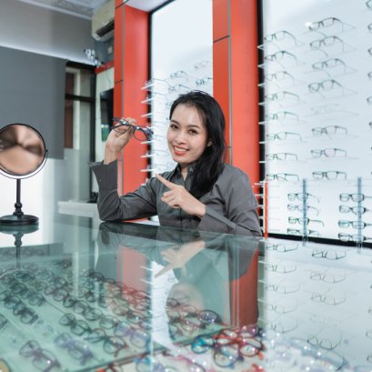เปิดร้านแว่นตาในยุคออนไลน์ ต้องปรับตัวยังไง? แนวทางจาก Grandlondon Optical
