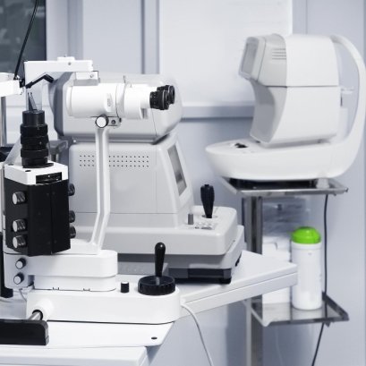 โต๊ะวัดสายตาครบชุด สำหรับร้านแว่นเปิดใหม่ เลือกแบบไหนให้พร้อมใช้งานจริง