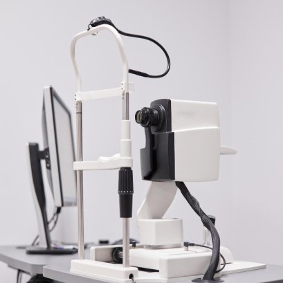 โต๊ะวัดสายตามาตรฐานร้านแว่น โดย Grandlondon Optical