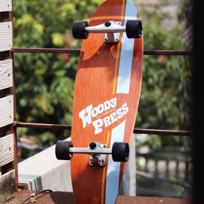 WOODY​PRESS​ 32" CARVING SURFSKATE / Brown