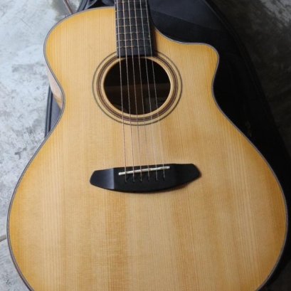 Breedlove Artista Concert Natural