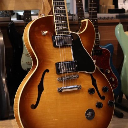 Gibson Es-137 Custom LightBurst 2011 (3.9kg)