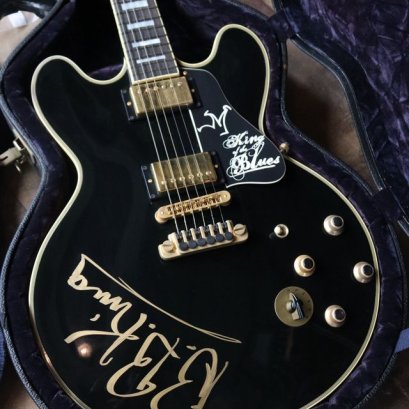 Gibson Custom Shop BB King “King Of Blue “ Guitar Center Limited 20/150 Signed 2006 (4.1kg)