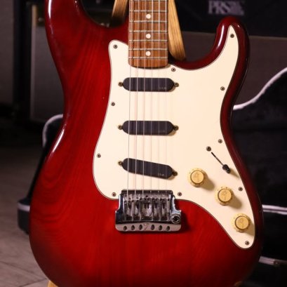 Fender Stratocaster Elite Wild Cherry 1983 Usa (4.1kg)