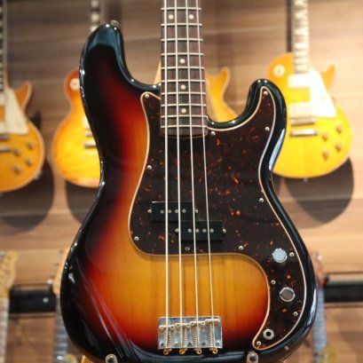 Fender P Bass Japan Sunburst 2004 (4.0kg)