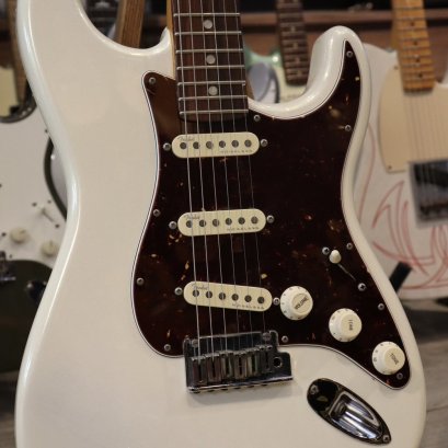 Fender American Ultra Arctic Pearl SSS 2021 (3.7kg)