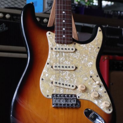 Fender Usa Signature Bonnie Raitt Stratocaster 1995 Sunburst (3.6kg)
