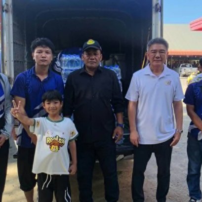 Hong Thai Shin Co., Ltd. continues to deliver support and care by providing drinking water to help relieve thirst during flood conditions.