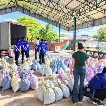 Hong Thai Shin Co., Ltd. joins hands to scoop sand for flood prevention