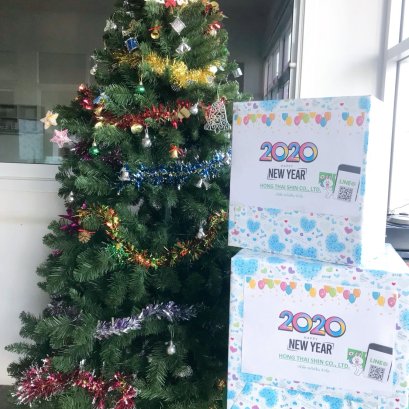 Give gifts to customers, During the New Year festival