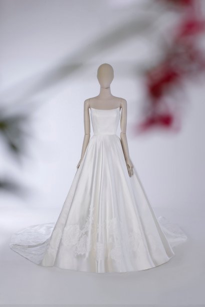 ชุดแต่งงาน สำหรับเช่าราคาถูก