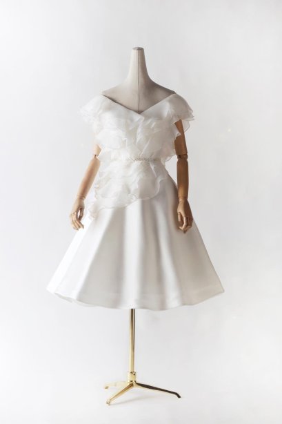 ชุดแต่งงาน สำหรับเช่าราคาถูก