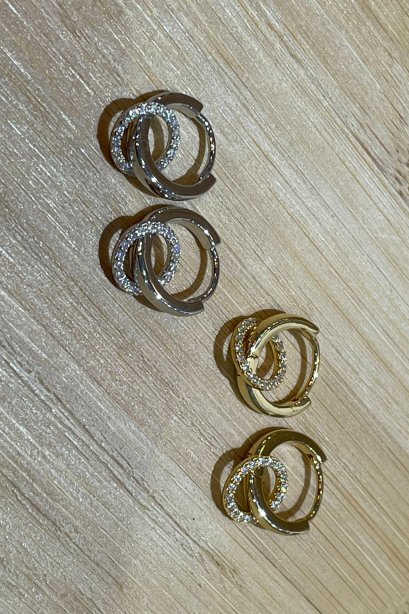 ต่างหูแบบห่วงล้อมเพชร