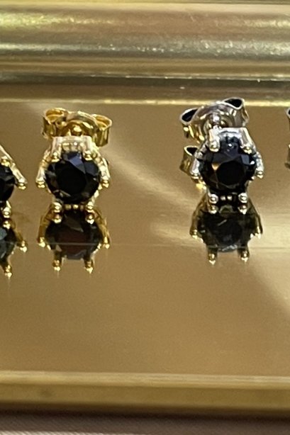 ต่างหูแบบแป้นเพชรเม็ดเดียว