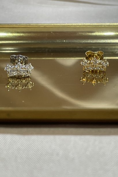 ต่างหูแบบแป้นมงกุฏเพชร