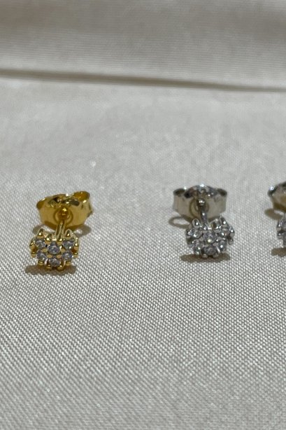 ต่างหูแบบแป้นหัวใจเพชร