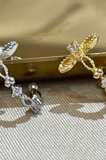 Ear CUff ดอกไม้กางเขนแต่งเพชร