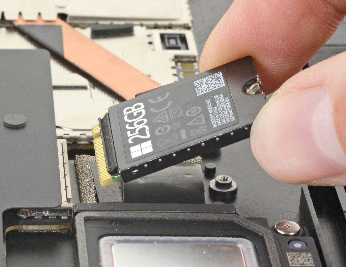 Surface Rssd ซื้อ SSD มาเปลี่ยนใส่ Surface แล้วจอฟ้า