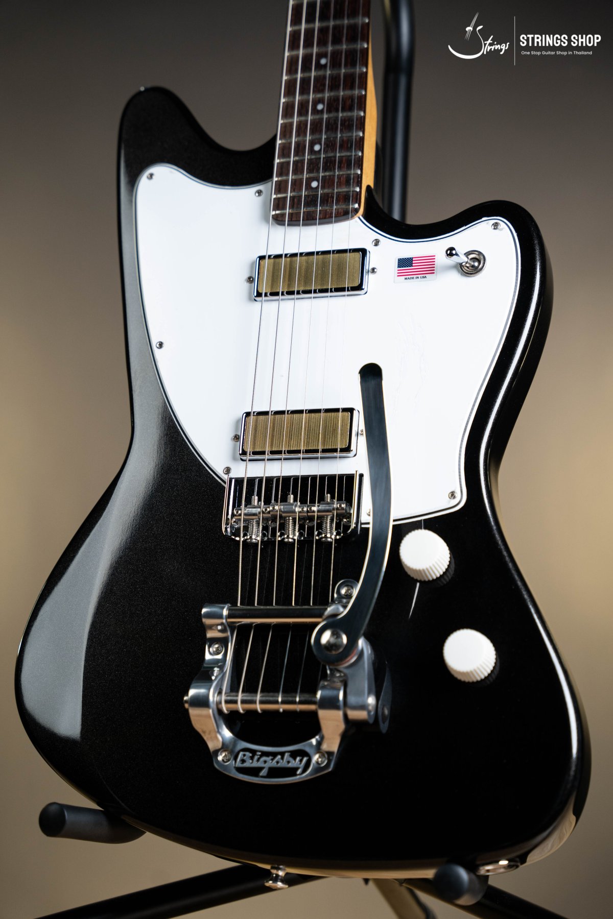 ギター Harmony silhouette w/bigsby space black Harmony Silhouette Electric Guitar with Bigsby - Space Black with