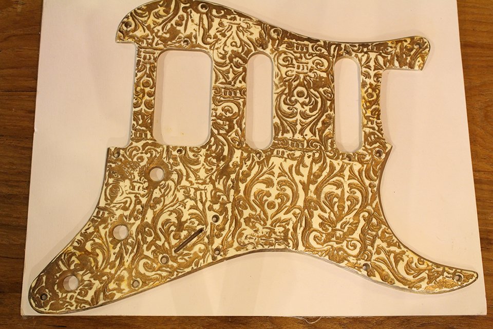 Fender Strat Etched Pickguard USA (White Gold) fusionmusic