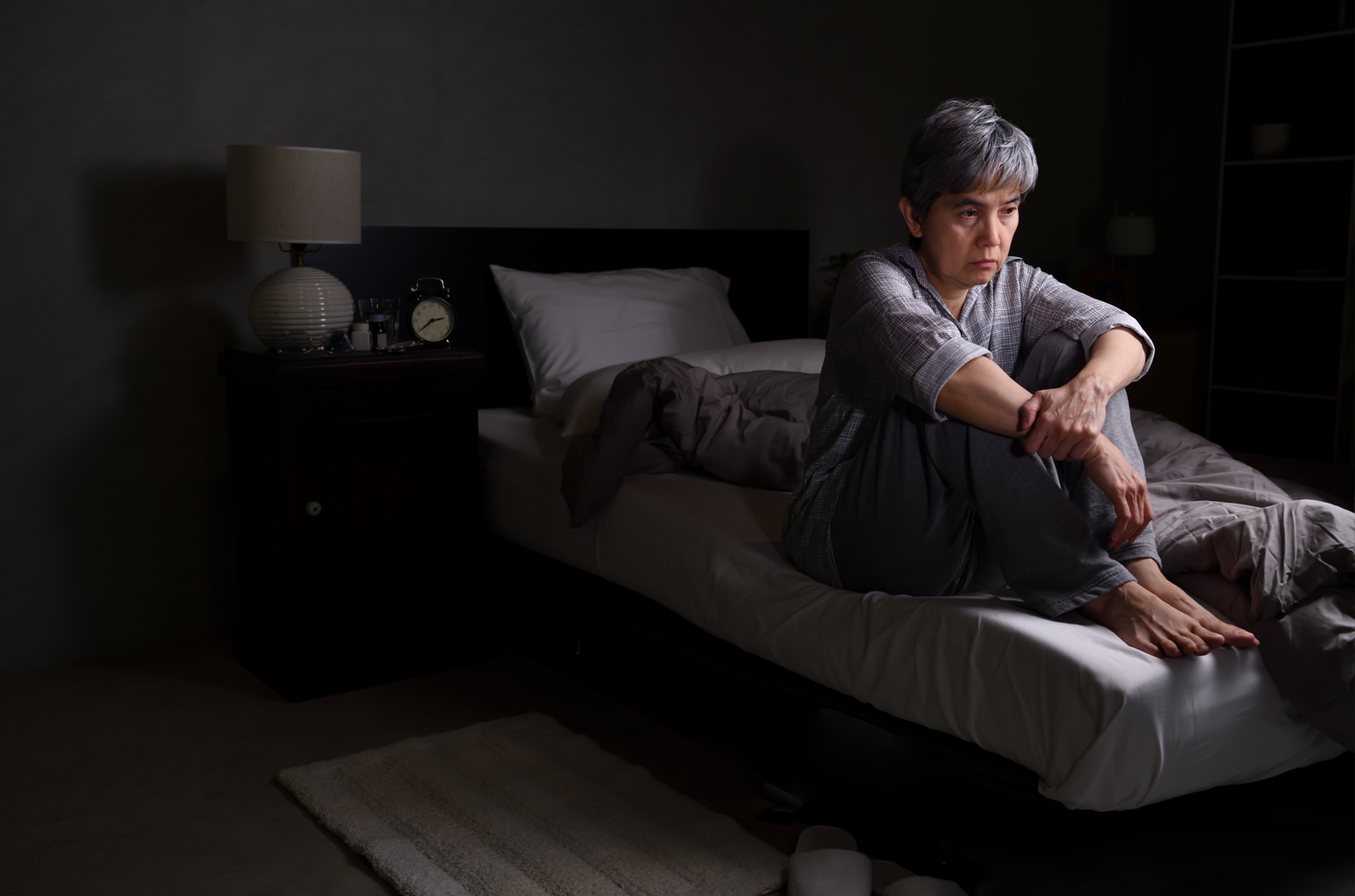 ทำไมผู้สูงอายุมักนอนไม่หลับ? พร้อมแนวทางวิธีแก้ไข