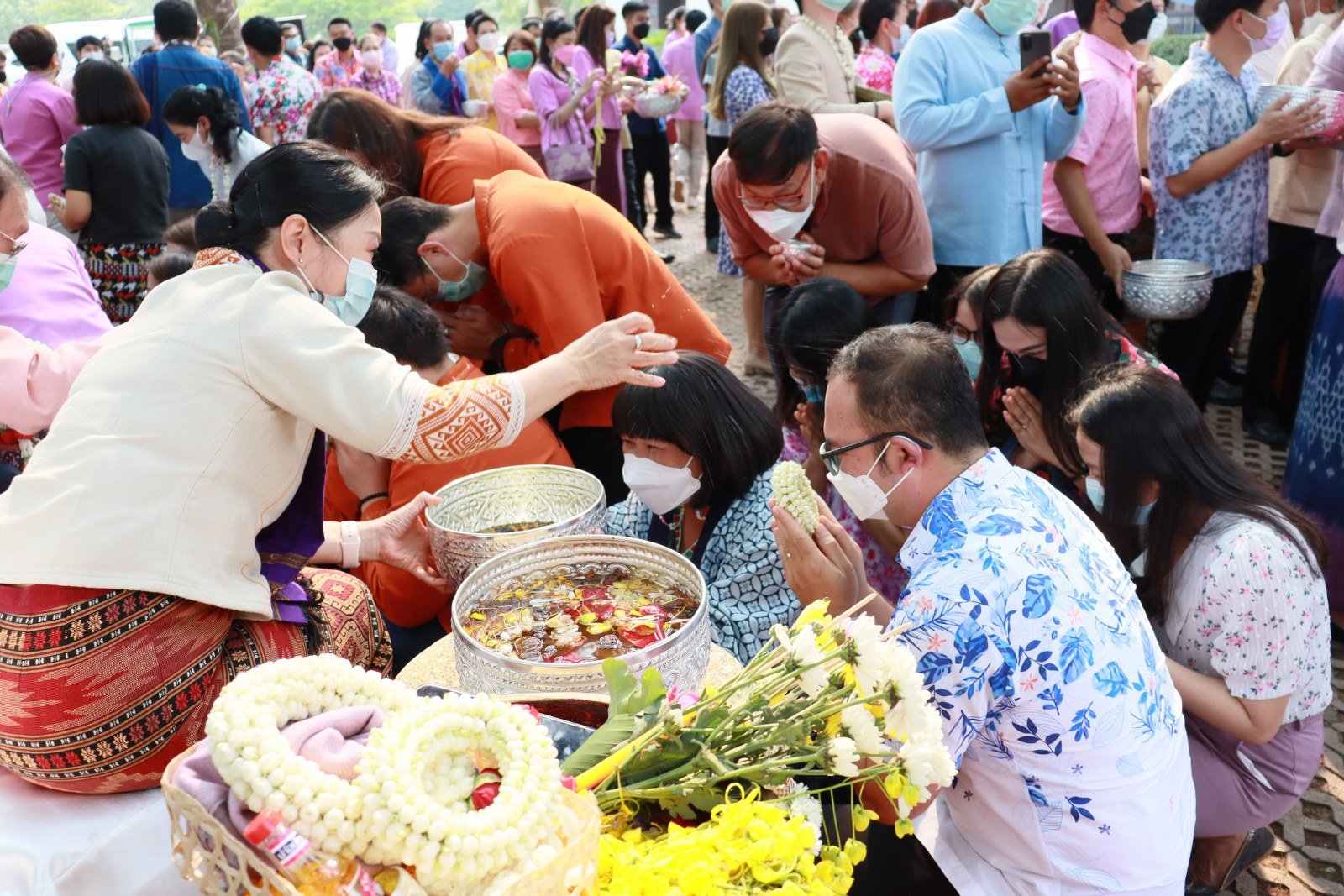 คณะเกษตรศาสตร์ฯ เข้าร่วม " พิธีสระเกล้าดำหัวอธิการบดีและผู้อาวุโส เนื่องในเทศกาลสงกรานต์มหาวิทยาลัยพะเยา ประจำปี 2565 " คณะเกษตรศาสตร์ฯ เข้าร่วม " พิธีสระเกล้าดำหัวอธิการบดีและผู้อาวุโส เนื่องในเทศกาลสงกรานต์มหาวิทยาลัยพะเยา ประจำปี 2565 "