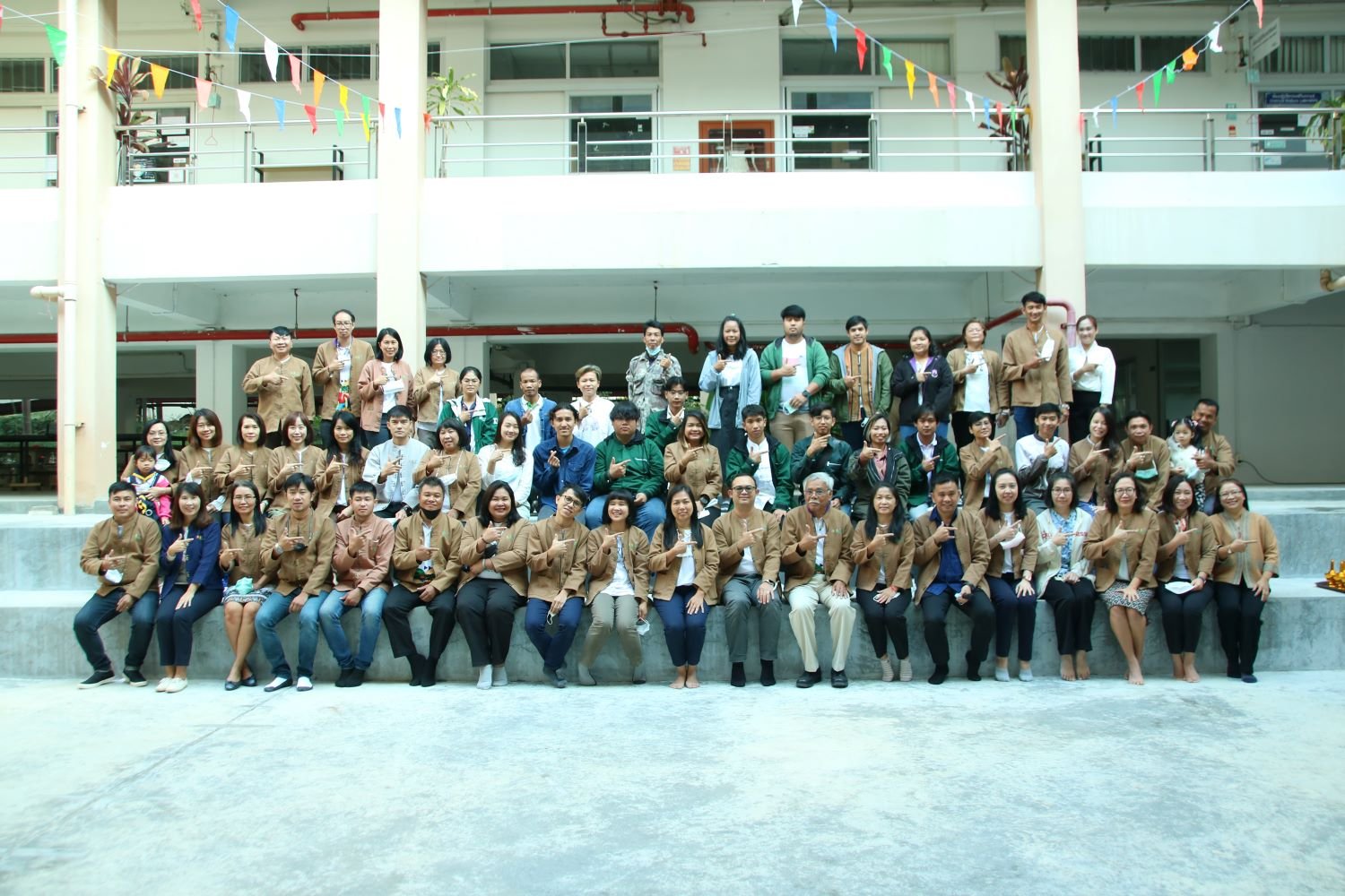 ทำบุญตักบาตร (เติมบุญ เสริมสุข) ประจำปี 2566 คณะเกษตรศาสตร์และทรัพยากรธรรมชาติ มหาวิทยาลัยพะเยา ทำบุญตักบาตร (เติมบุญ เสริมสุข) ประจำปี 2566 คณะเกษตรศาสตร์และทรัพยากรธรรมชาติ มหาวิทยาลัยพะเยา