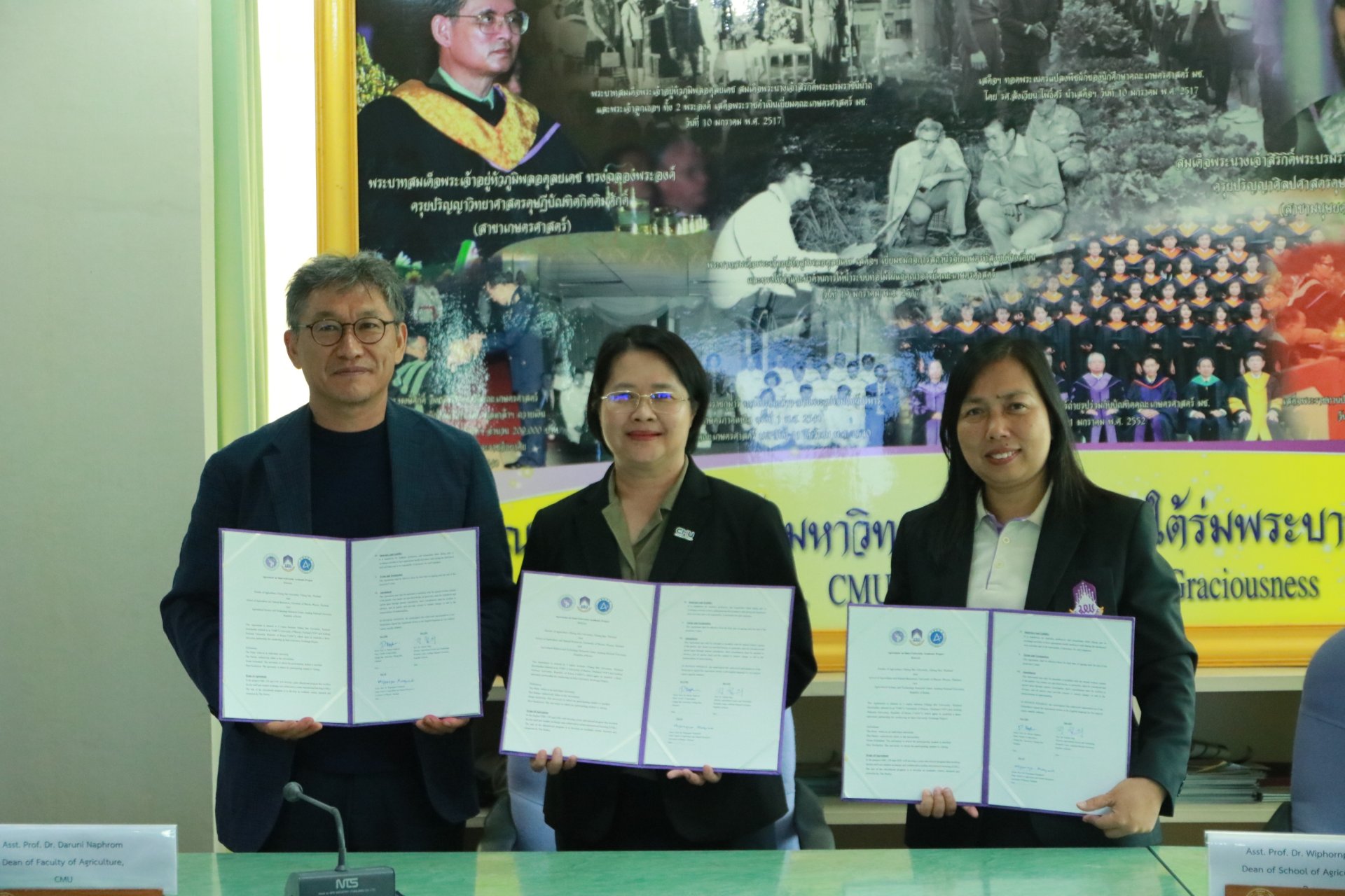 พิธีลงนามบันทึกข้อตกลงความร่วมมือทางวิชาการ (MoU) Agricultural Science and Technology Research Center, Andong National University, สาธารณรัฐเกาหลี, คณะเกษตรศาสตร์และทรัพยากรธรรมชาติ มหาวิทยาลัยพะเยา และคณะเกษตรศาสตร์ มหาวิทยาลัยเชียงใหม่ พิธีลงนามบันทึกข้อตกลงความร่วมมือทางวิชาการ (MoU) Agricultural Science and Technology Research Center, Andong National University, สาธารณรัฐเกาหลี, คณะเกษตรศาสตร์และทรัพยากรธรรมชาติ มหาวิทยาลัยพะเยา และคณะเกษตรศาสตร์ มหาวิทยาลัยเชียงใหม่