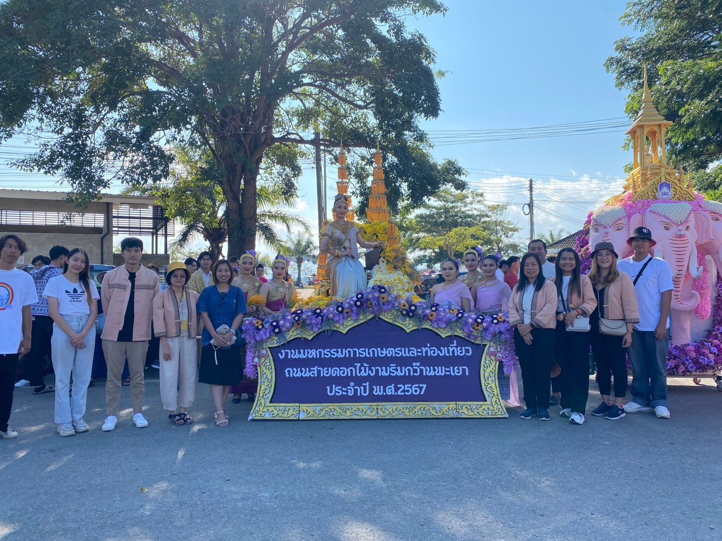 Participates in the "Agriculture and Tourism Festival: The Beautiful Flower Street by Kwan Phayao" Exhibition by School of Agriculture and Natural Resources