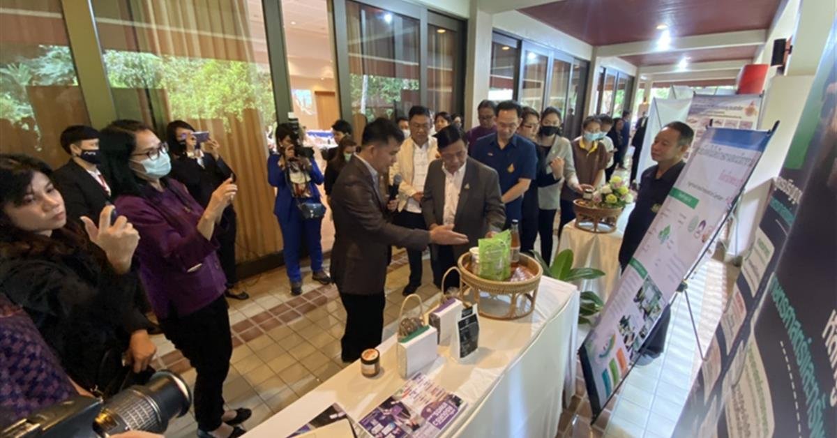 คณะเกษตรศาสตร์ฯ ร่วมกับสำนักงานเกษตรและสหกรณ์จังหวัดพะเยา เข้าร่วมประชุมและจัดบูทการขับเคลื่อนศูนย์เทคโนโลยีเกษตรและนวัตกรรม (Agritech and Innovation Center : AIC) คณะเกษตรศาสตร์ฯ ร่วมกับสำนักงานเกษตรและสหกรณ์จังหวัดพะเยา เข้าร่วมประชุมและจัดบูทการขับเคลื่อนศูนย์เทคโนโลยีเกษตรและนวัตกรรม (Agritech and Innovation Center : AIC)