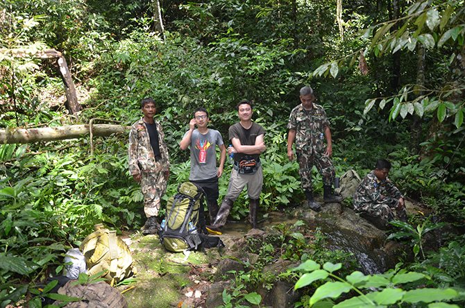 ตื่นเต้น ว่าที่ร้อยตรี ดร.ฉัตรมงคล สุวรรณภูมิ มหาวิทยาลัยพะเยา ค้นพบกบสายพันธุ์ใหม่ของโลก ตื่นเต้น ว่าที่ร้อยตรี ดร.ฉัตรมงคล สุวรรณภูมิ มหาวิทยาลัยพะเยา ค้นพบกบสายพันธุ์ใหม่ของโลก